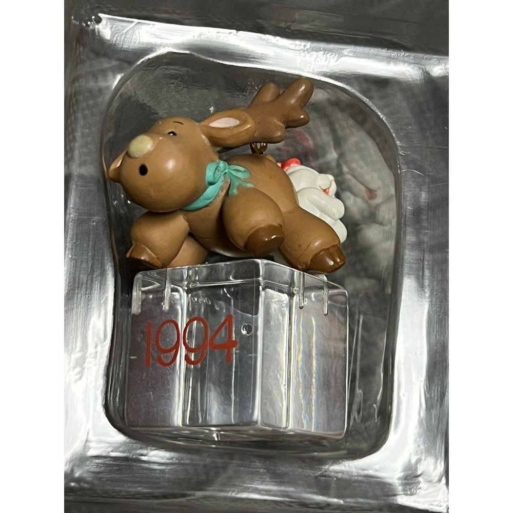 Carlton Cards Ornament 1994 Ice block pals Skating Cake Topper Cupcake Moose vtg